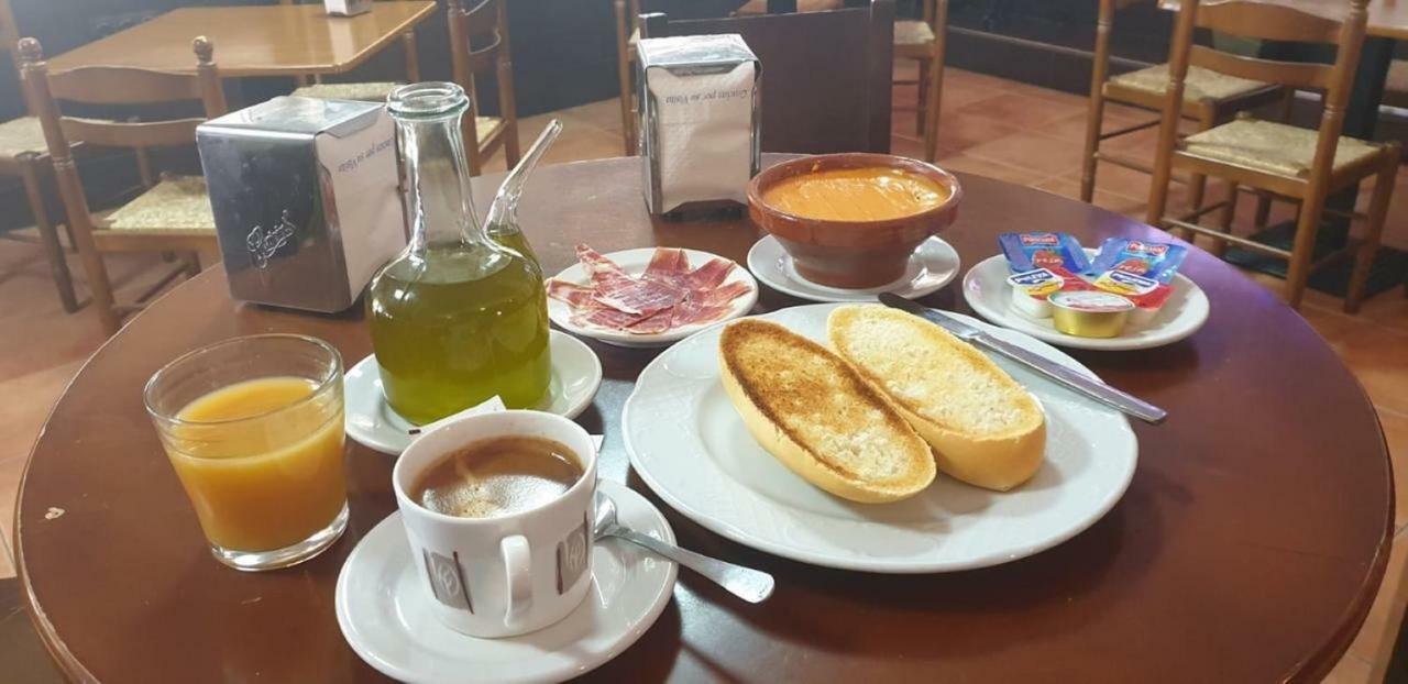 Hotel Restaurante Moya 莫内斯特里奥 外观 照片